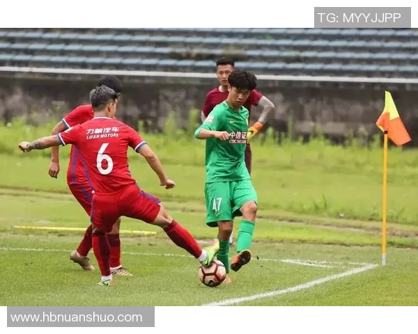 重庆足球队防反战术解析及其在联赛中的应用探讨